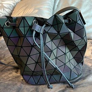 Super cool geometric crossbody drawstring bag